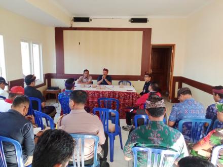Rapat pembentukan Panitia Perayaan HUT Republik Indonesia di Desa Anturan